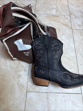 Dream Pairs Black Western Ankle Booties with Embroidered Stitching